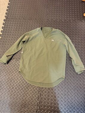 Figs Men's Olive V-Neck Scrub Top